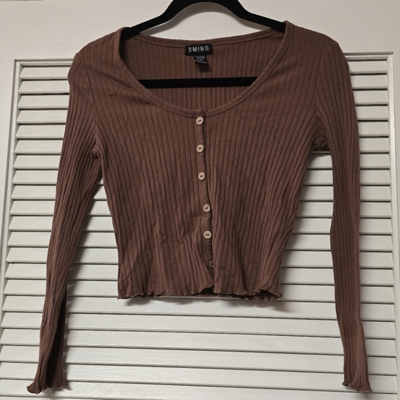 T.I.M.I.N.G - Brown Long-Sleeve Ribbed Faux Button Crop Top - Picture 1 of 6